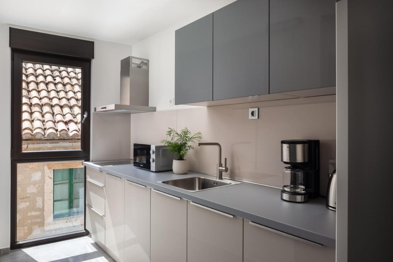 Residence The One - New Комижа Экстерьер фото