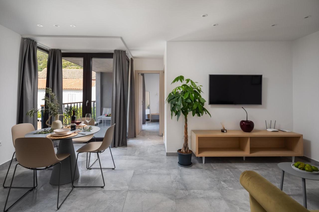 Residence The One - New Комижа Экстерьер фото